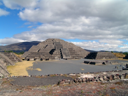 Teotihuacn & Baslica de Guadalupe + Xochimilco, Coyoacn y Museo de Frida Kahlo