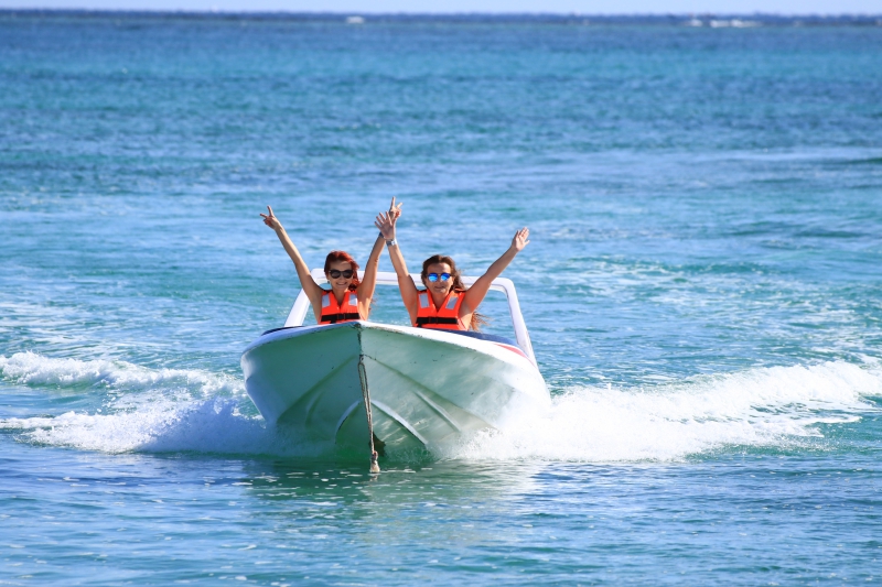 Speed Boat & Parasailing Speed Boat & Parasailing