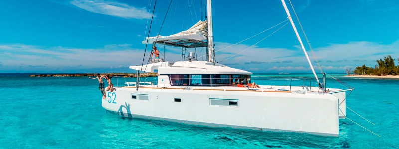Catamaran & Reef Snorkel Deluxe Catamaran & Reef Snorkel Deluxe