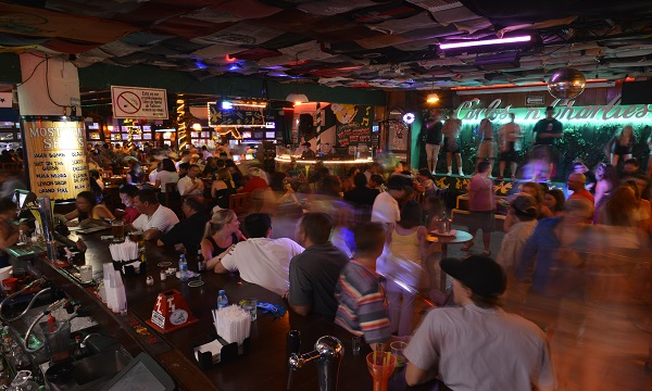 Cena y Barra Libre Nacional Cena y Barra Libre Nacional