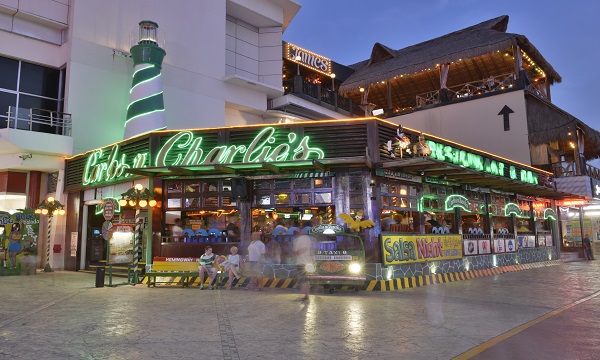 Cena y Barra Libre Nacional Cena y Barra Libre Nacional