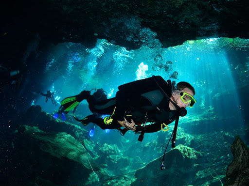 Diving in caverns "Cenote" (Certified divers)