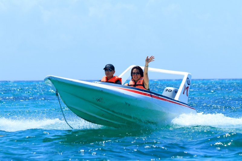 Speed Boat & Camel Caravan