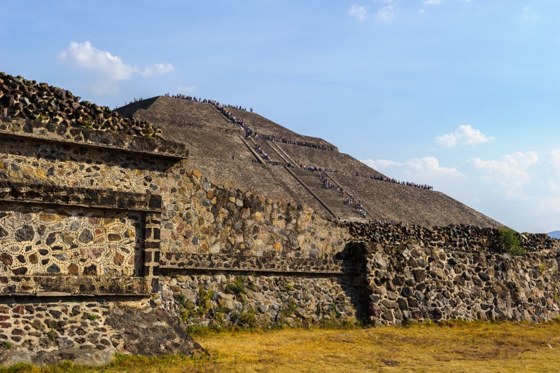 Teotihuacán & Basílica de Guadalupe + Xochimilco, Coyoacán y Museo de Frida Kahlo